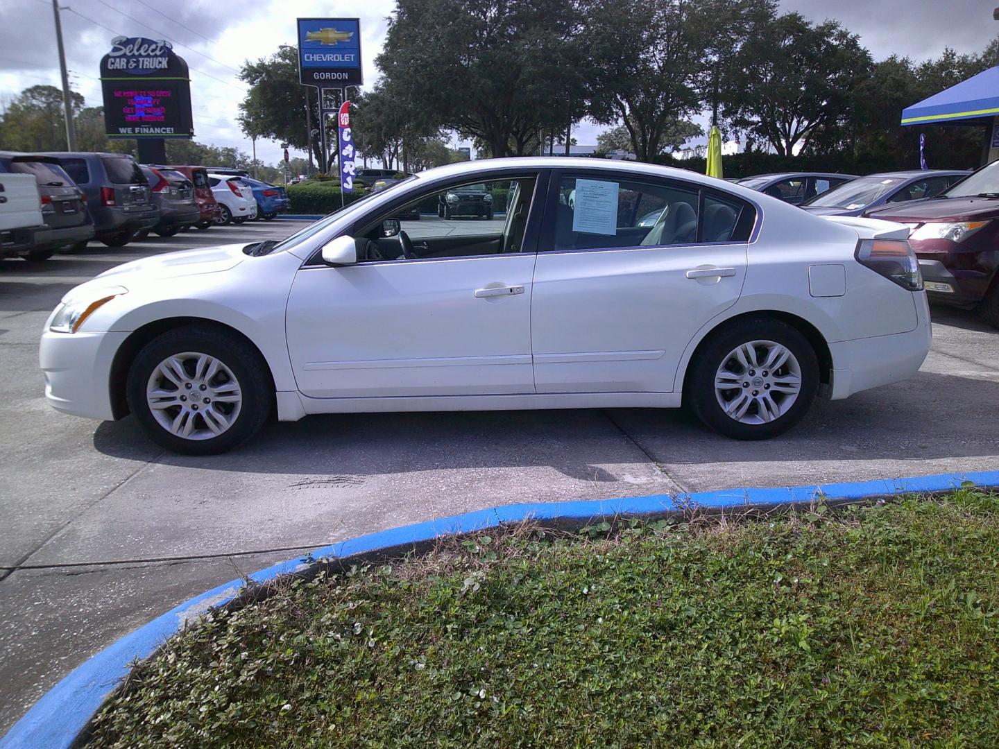 2011 WHITE NISSAN ALTIMA 2.5; 2.5 S (1N4AL2AP3BN) , located at 10405 Abercorn Street, Savannah, GA, 31419, (912) 921-8965, 31.988262, -81.131760 - Photo#4